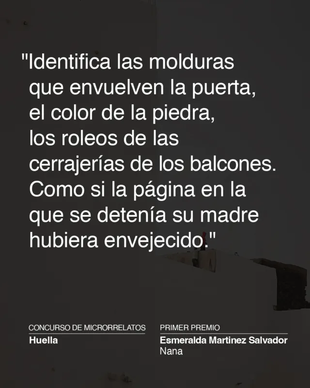 Feliz día de Canarias a todos/as, aprovechamos este día para informarles del fallo del jurado del concurso de microrrelatos organizado por el Colegio Oficial de Arquitectos de Lanzarote bajo el lema “Huella” con motivo del Día Internacional del Libro.  El fallo del jurado tuvo lugar el miércoles 27 de mayo de 2026 en la sede del Colegio Oficial de Arquitectos de Lanzarote, con la presencia del siguiente jurado:  Don Alberto Lasso Hernández. Decano del COALZ
Don Fabio Carreiro Lago. Escritor.
Don Gerardo Rubén Hernández Perdomo. Arquitecto colegiado del COALZ  Siendo estos los microrrelatos ganadores:  PRIMER PREMIO. “Nana” de Esmeralda Martínez Salvador
SEGUNDO PREMIO. “Cal y plastilina” de Jesús Ángel Izquierdo Gómez
TERCER PREMIO. “La casa de abuela” de Noelia García Hernández  Desde el Colegio Oficial de Arquitectos de Lanzarote queremos agradecer a todos los participantes el esfuerzo y trabajo realizado por contribuir con sus relatos en este concurso, al jurado por tomar el tiempo requerido para analizar cada uno de los relatos y a todas las personas en general que han mostrado interés por esta iniciativa.